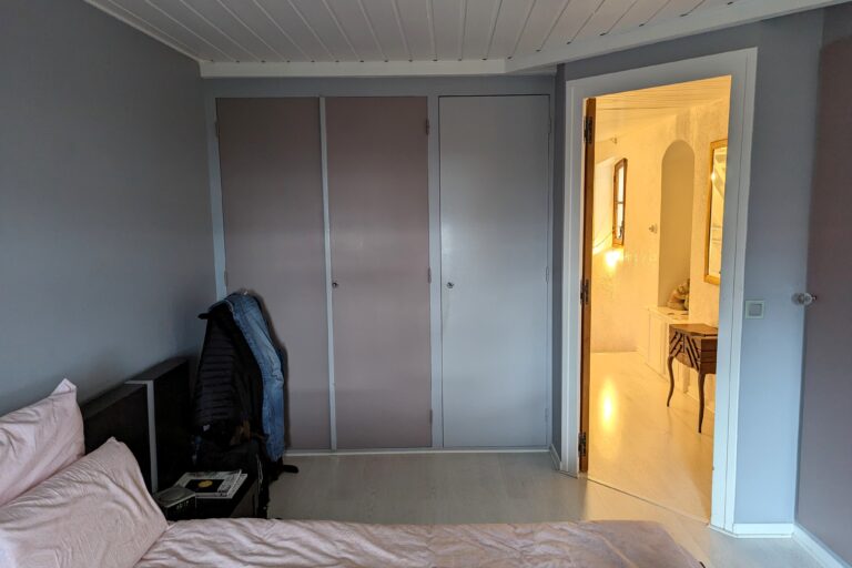 photo avant dressing rénovée à Saint-Nizier-du-Moucherotte.