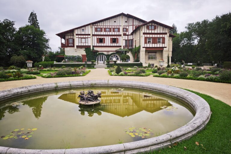 Villa Arnaga à Cambo-les-Bains, maison d’Edmond Rostand et ses jardins
