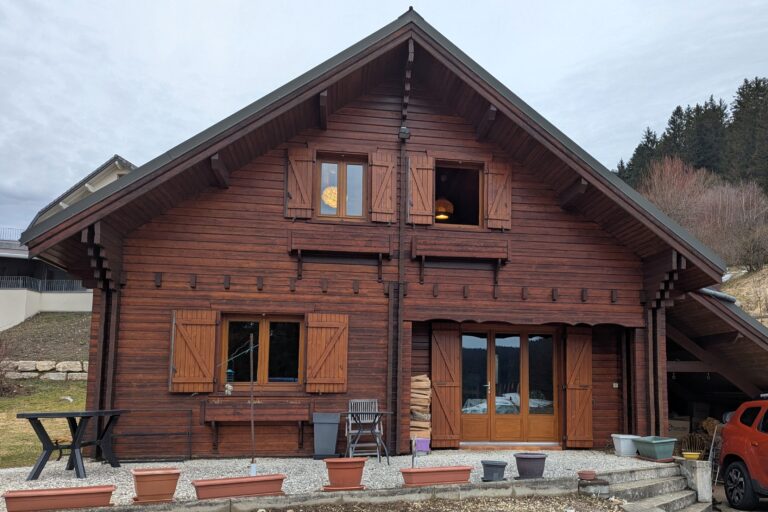 Façade du chalet à Méaudre dans le Vercors avant rénovation extérieure